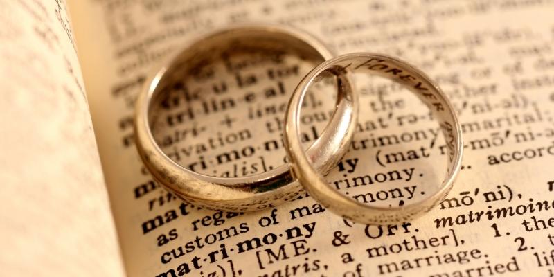 Nhận nhiều nhẫn cưới trong mơ thể hiện sự phân vân