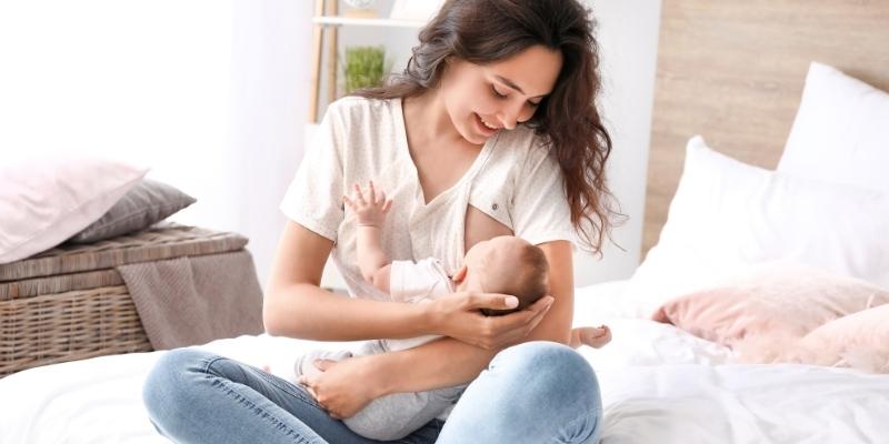 Nằm mơ thấy bế em bé trai lạ là điềm báo tích cực