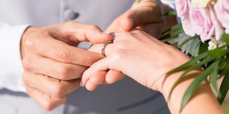 Ý nghĩa khi nằm mơ thấy được tặng nhẫn cưới