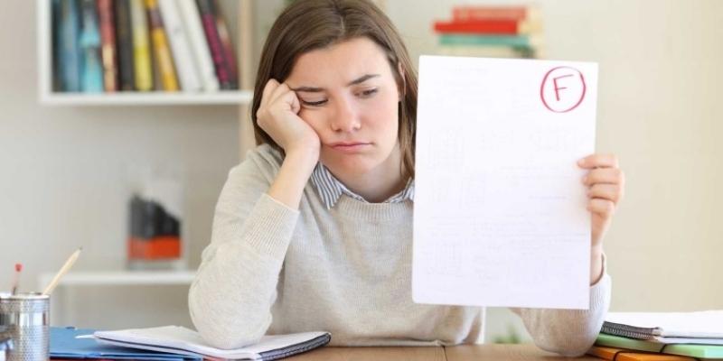 Nằm mơ thấy bị điểm kém nhưng được gỡ lại